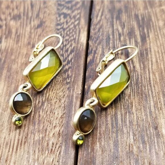 Peridot mocha mist Tibetan earrings E270 - Picture 1 of 4